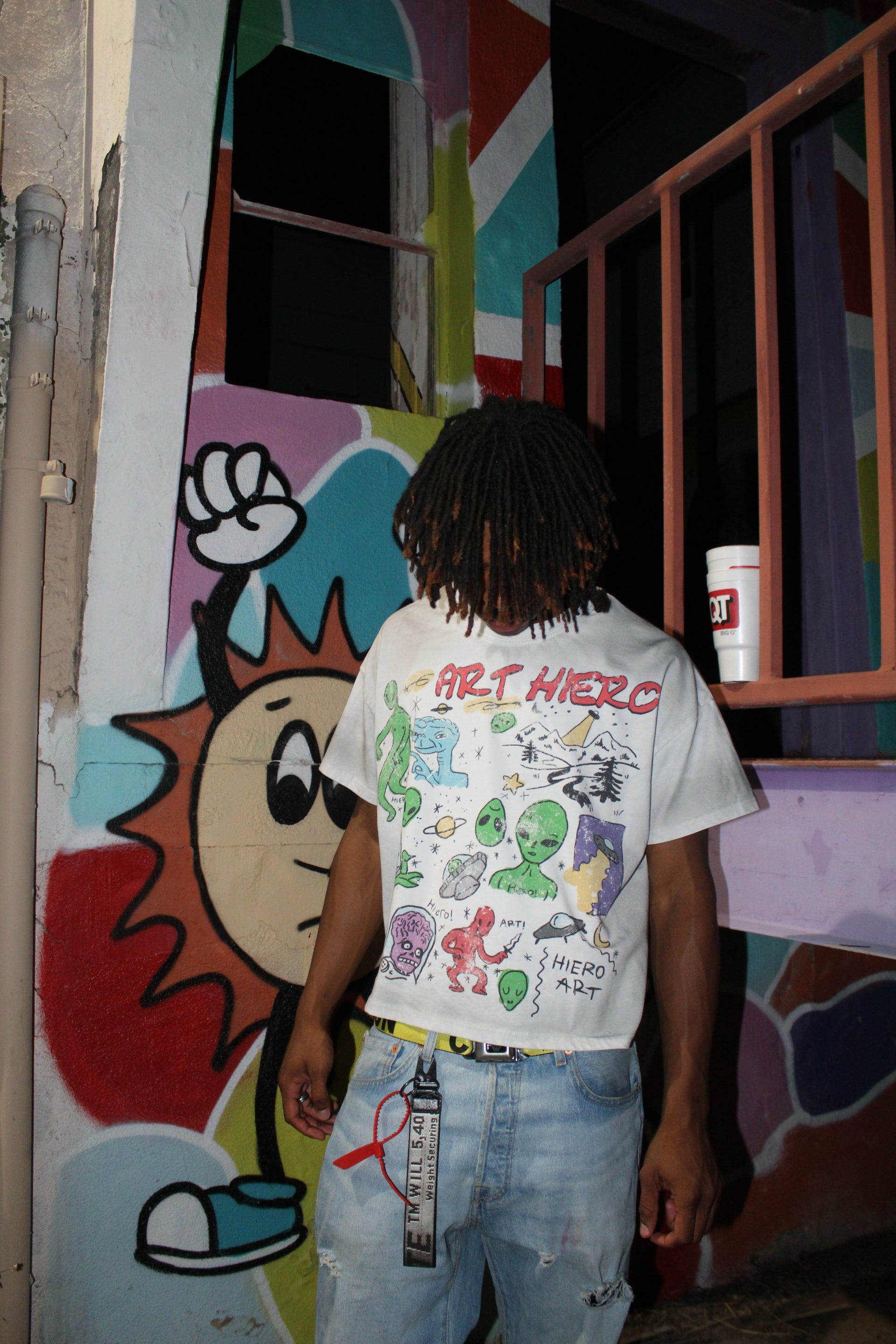 Alien graphic tee